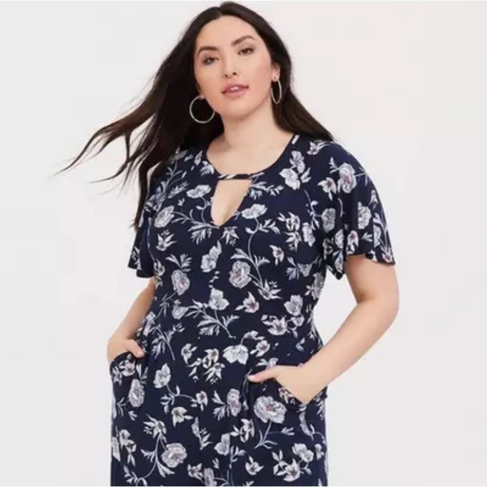 Torrid Challis Navy White Floral Wide Leg Rayon Jumpsuit Women's L Plus Curvy - Picture 11 of 12